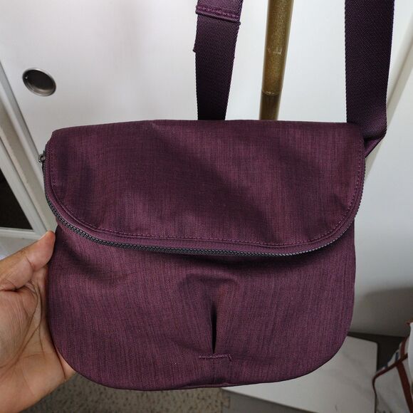 Lululemon Flap Over Side Bag Crossbody Bag Removable Strap Burgundy Maroon - Picture 1 of 8